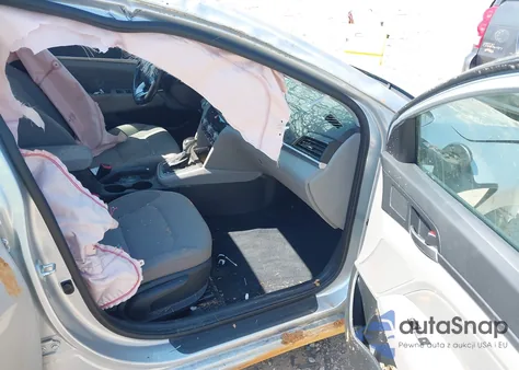 2019 Hyundai Elantra Value Edition z USA, uszkodzony, nr VIN 5NPD84LF0KH497395